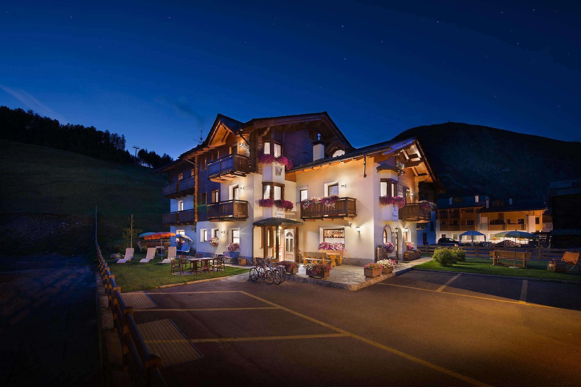 Hotel Costanza Mountain Holiday Livigno Esterno foto